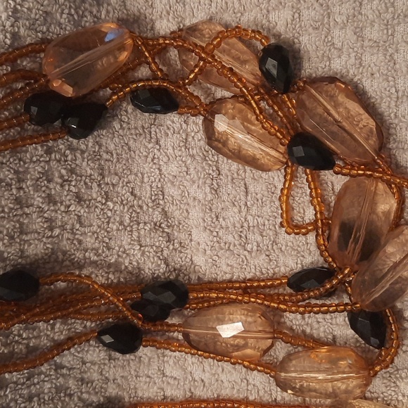 2 premier Lucite and seed beads necklaces. - Picture 4 of 4